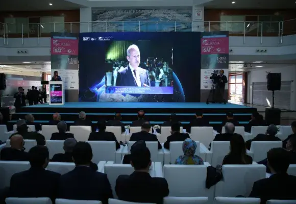 Bakan Turhan: “Türksat 5A ve Türksat 5B uydularımız kritik gözden geçirme safhasındalar”