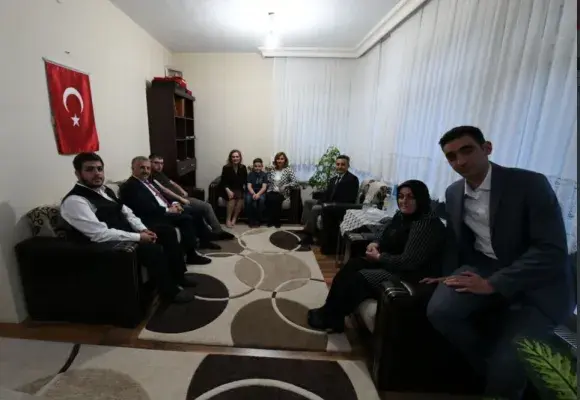 Minister Arslan breaks fast with family of martyr Ali Karslı