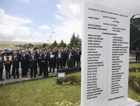 Bakan Turhan: “Sayın Cumhurbaşkanımız Recep Tayyip Erdoğan'ın işareti ve Başbakanımız Binali Yıldırım'ın talimatıyla harekete geçen Türksat'ın Gölbaşı yerleşkesindeki 54 personel bu silahlı, alçak tecavüze vücutlarını siper ettiler”