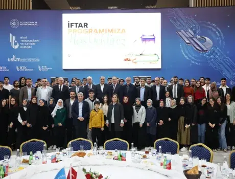 Türksat Yönetimi İftarda Öğrencilerle Buluştu