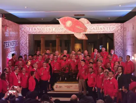 Bayraktar: “Tüm milletimizi 22-27 Eylül 2020’de doğudan yükselecek Teknofest ışığının heyecanına ortak olmaya çağırıyoruz”