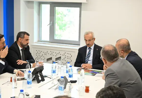 Bakan Uraloğlu’ndan Türksat Kablo Yerleşkesi’ne Ziyaret