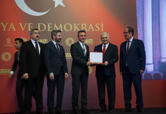 “Medya ve Demokrasi” etkinliğinde Türksat’a ödül